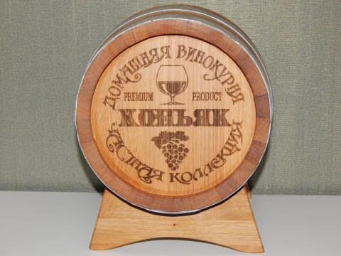 Бочонок 10 л с гравировкой КОНЬЯК.Внутренний обжиг средний. Покрытый воском.