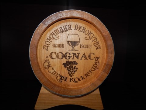 Бочонок 10 л с гравировкой COGNAC.Внутренний обжиг средний. Покрытый воском.